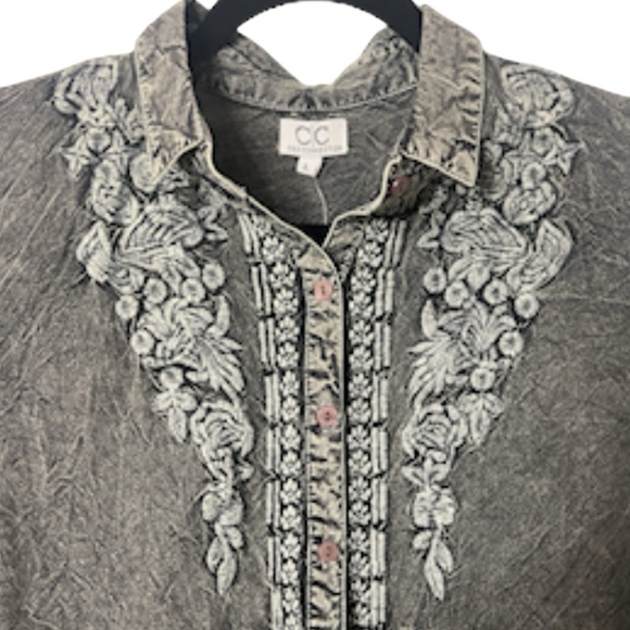 NWT Chic Connection Embroidered Acid wash button up tunic blouse Size L - Picture 2 of 13